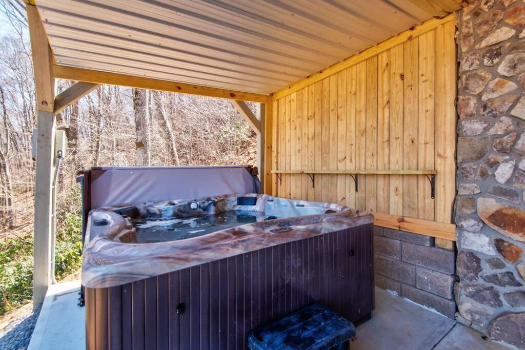 Vila Cozy Cabin + Mt View/River/Hot Tub/Pool Table Boone Exteriér fotografie